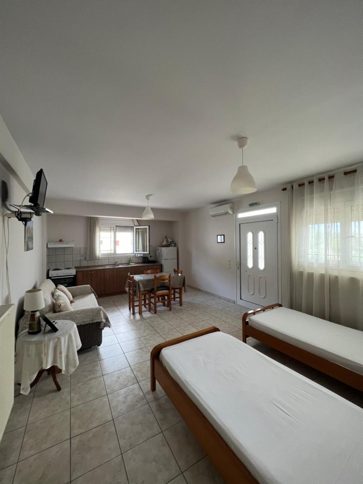 Alexandra' S Apartments Plataria Exteriér fotografie